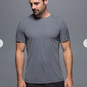 LULULEMON Men's Surge Warm  Short Sleeve Shirt SizE XL